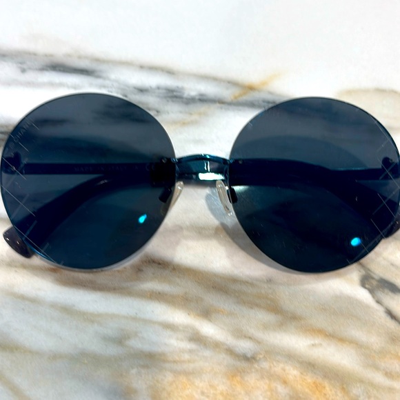 Chanel 4216 - Picture 1 of 2